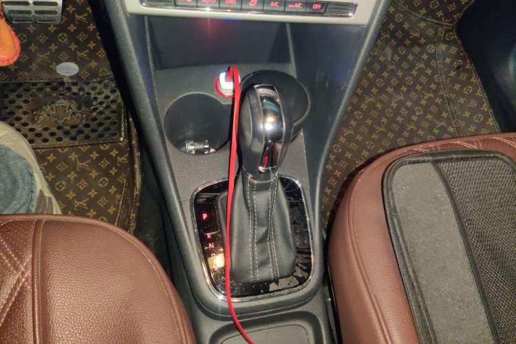 Used Volkswagen Polo 2014 1.6L Cross Polo Automatic Gear Lever