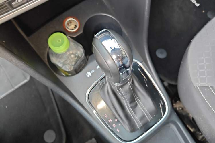 Used Volkswagen Polo 2014 1.6L Cross Polo Automatic Gear Lever