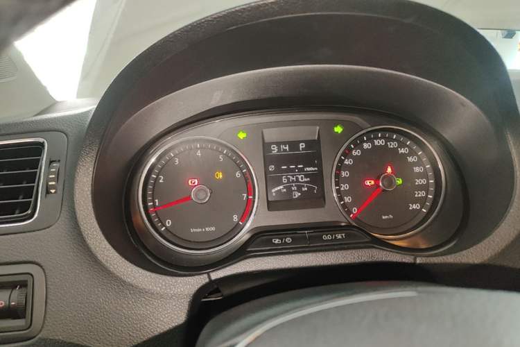 Used Volkswagen Polo 2014 1.6L Cross Polo Automatic Instrument Cluster