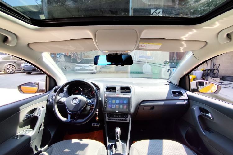 Used Volkswagen Polo 2014 1.6L Cross Polo Automatic Interior 1