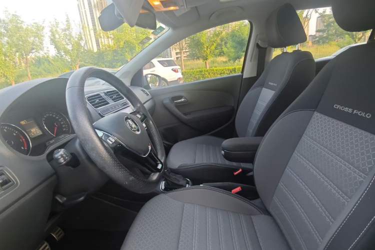 Used Volkswagen Polo 2014 1.6L Cross Polo Automatic Interior 1