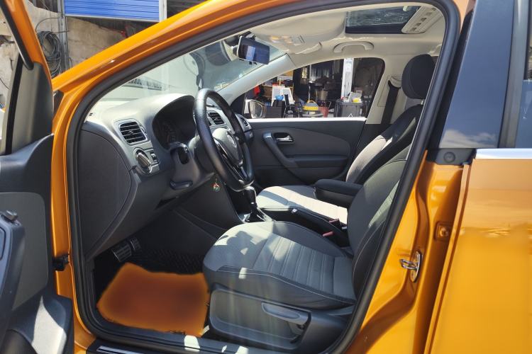 Used Volkswagen Polo 2014 1.6L Cross Polo Automatic Interior 2