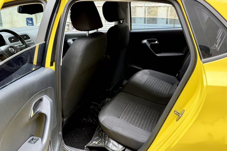 Used Volkswagen Polo 2014 1.6L Automatic Comfort Edition Interior 3