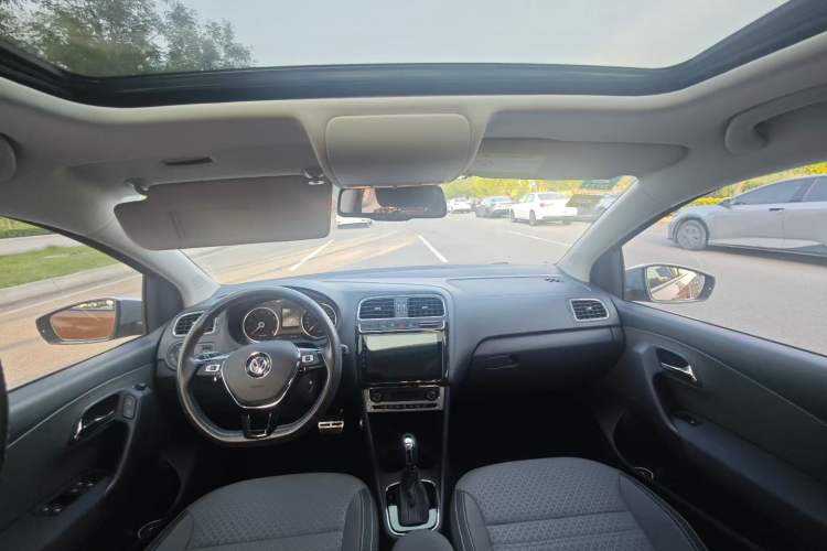 Used Volkswagen Polo 2014 1.6L Cross Polo Automatic Interior 3