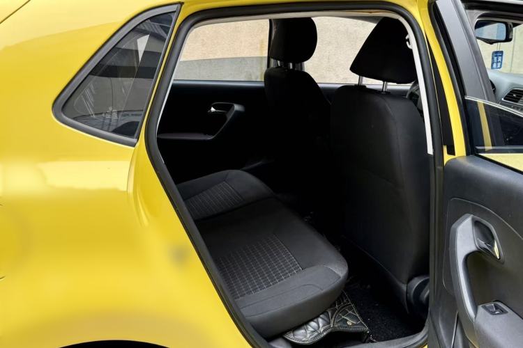 Used Volkswagen Polo 2014 1.6L Automatic Comfort Edition Interior 5