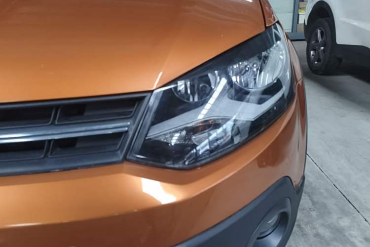Used Volkswagen Polo 2014 1.6L Cross Polo Automatic Left Front Headlight