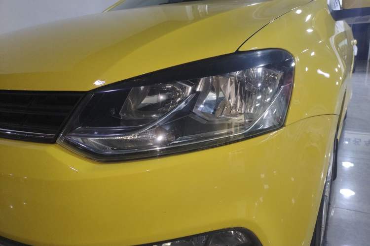 Used Volkswagen Polo 2014 1.6L Automatic Comfort Edition Left Front Headlight