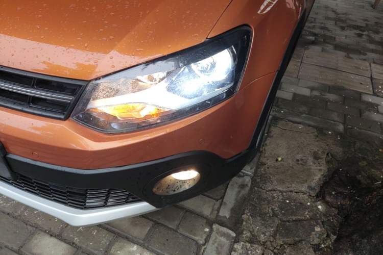 Used Volkswagen Polo 2014 1.6L Cross Polo Automatic Left Front Headlight