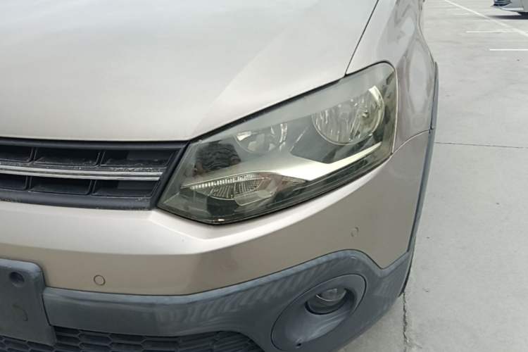 Used Volkswagen Polo 2014 1.6L Cross Polo Automatic Left Front Headlight