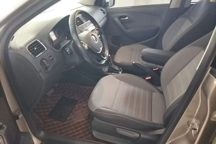 Used Volkswagen Polo 2014 1.6L Cross Polo Automatic Left Front Seat