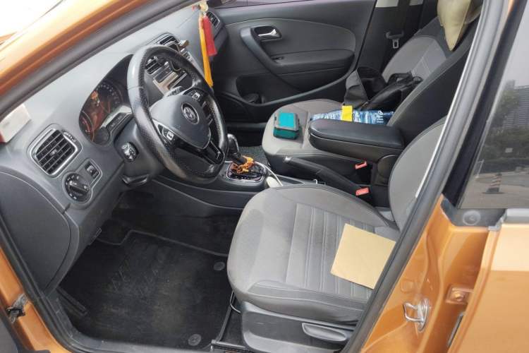 Used Volkswagen Polo 2014 1.6L Cross Polo Automatic Left Front Seat