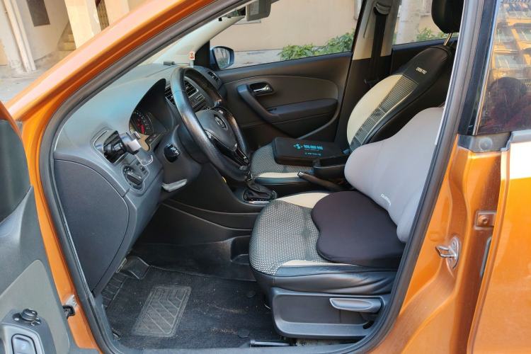 Used Volkswagen Polo 2014 1.6L Cross Polo Automatic Left Front Seat
