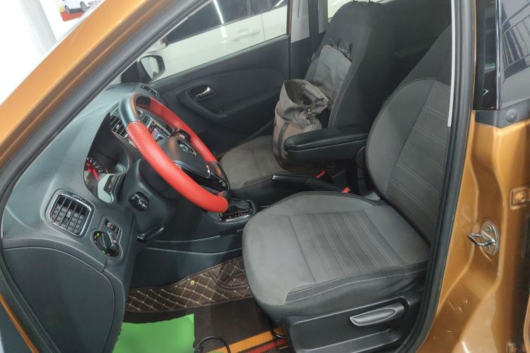 Used Volkswagen Polo 2014 1.6L Cross Polo Automatic Left Front Seat