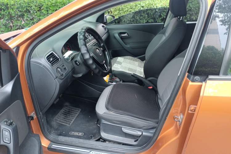 Used Volkswagen Polo 2014 1.6L Cross Polo Automatic Left Front Seat