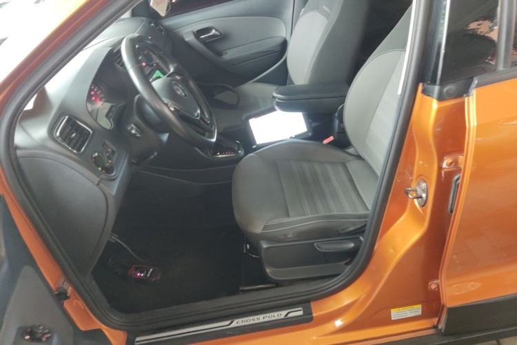 Used Volkswagen Polo 2014 1.6L Cross Polo Automatic Left Front Seat