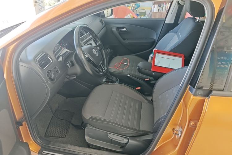 Used Volkswagen Polo 2014 1.6L Cross Polo Automatic Left Front Seat
