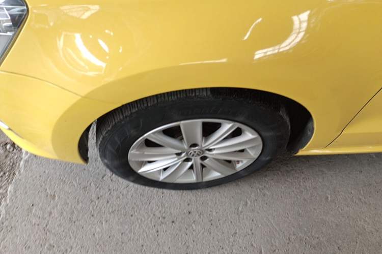 Used Volkswagen Polo 2014 1.6L Automatic Comfort Edition Left Front Wheel Hub