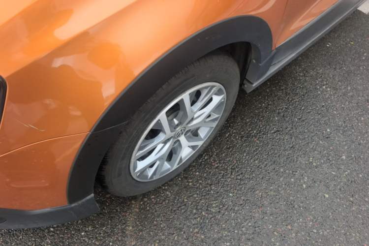 Used Volkswagen Polo 2014 1.6L Cross Polo Automatic Left Front Wheel Hub