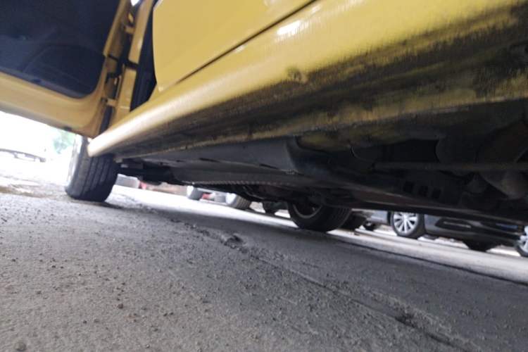 Used Volkswagen Polo 2014 1.6L Automatic Comfort Edition Left Side Sill