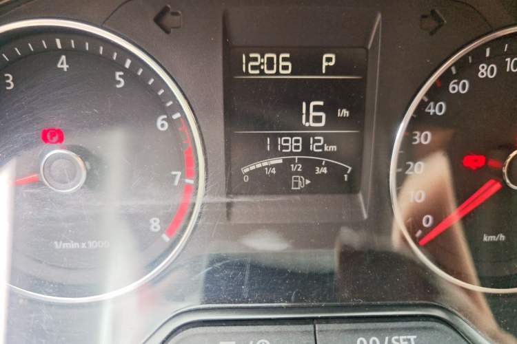 Used Volkswagen Polo 2014 1.6L Cross Polo Automatic Odometer Close Up