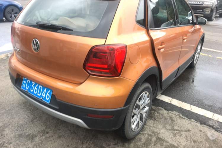 Used Volkswagen Polo 2014 1.6L Cross Polo Automatic Rear Right 45 Deg
