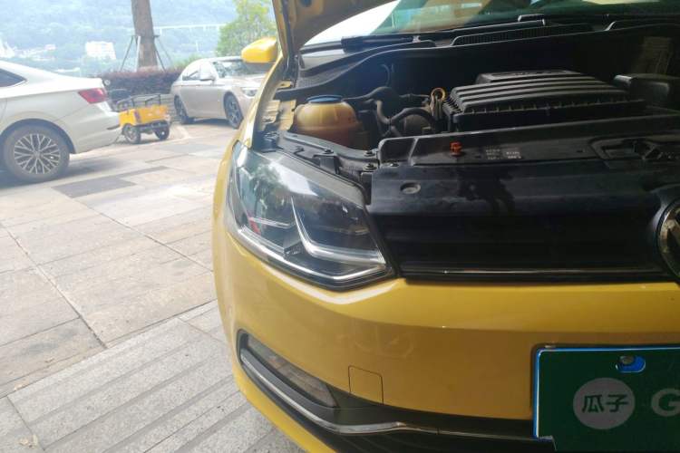 Used Volkswagen Polo 2014 1.6L Automatic Comfort Edition Right Front Headlight
