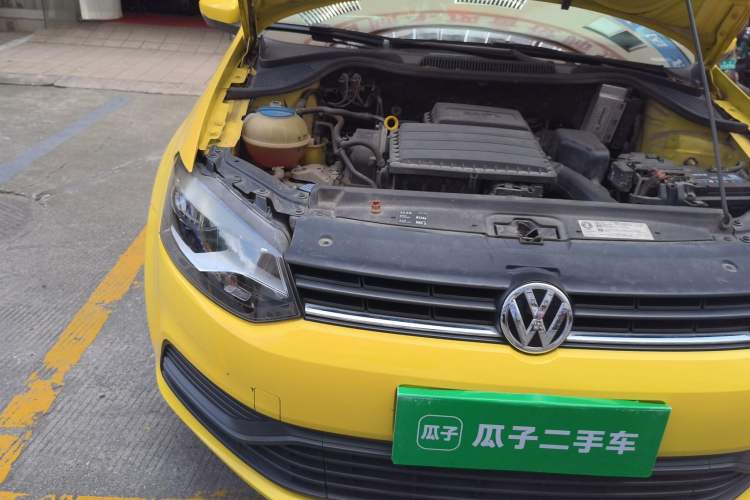 Used Volkswagen Polo 2014 1.4L Manual Fashion Edition Right Front Headlight