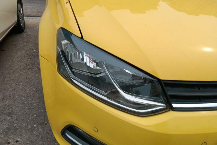 Used Volkswagen Polo 2014 1.6L Automatic Luxury Edition Right Front Headlight