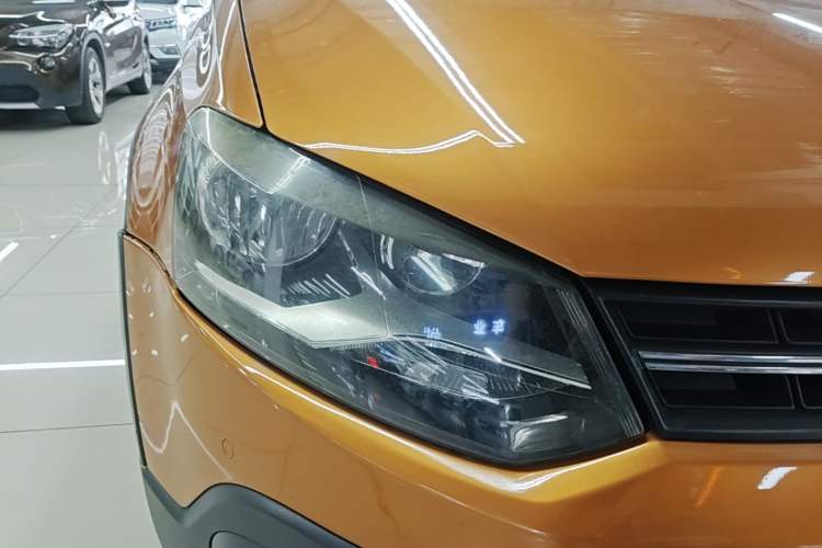 Used Volkswagen Polo 2014 1.6L Automatic Luxury Edition Right Front Headlight
