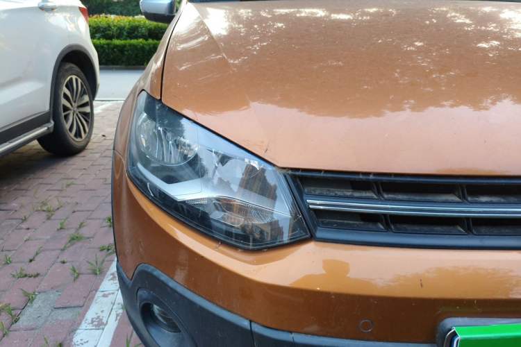 Used Volkswagen Polo 2014 1.6L Cross Polo Automatic Right Front Headlight