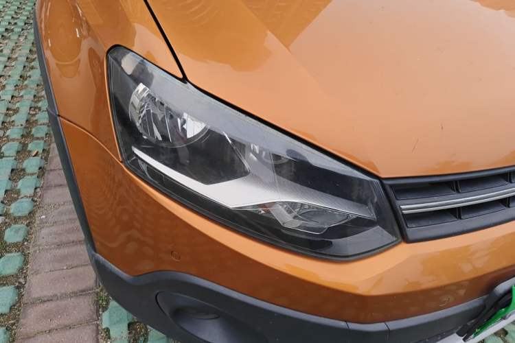 Used Volkswagen Polo 2014 1.6L Cross Polo Automatic Right Front Headlight