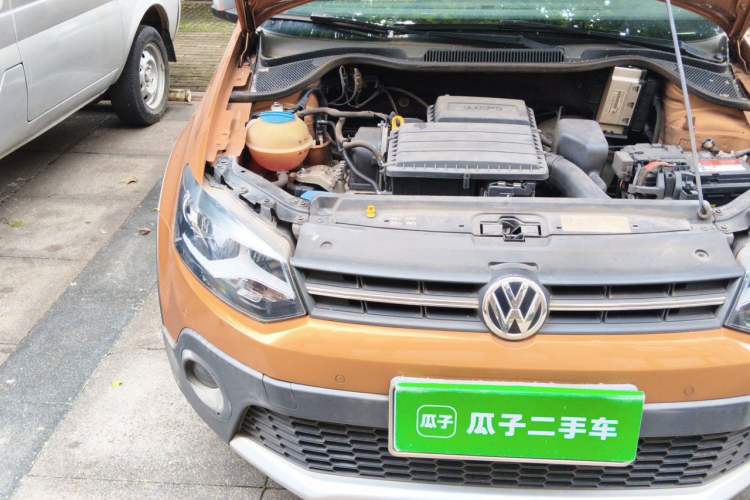 Used Volkswagen Polo 2014 1.6L Cross Polo Manual Right Front Headlight
