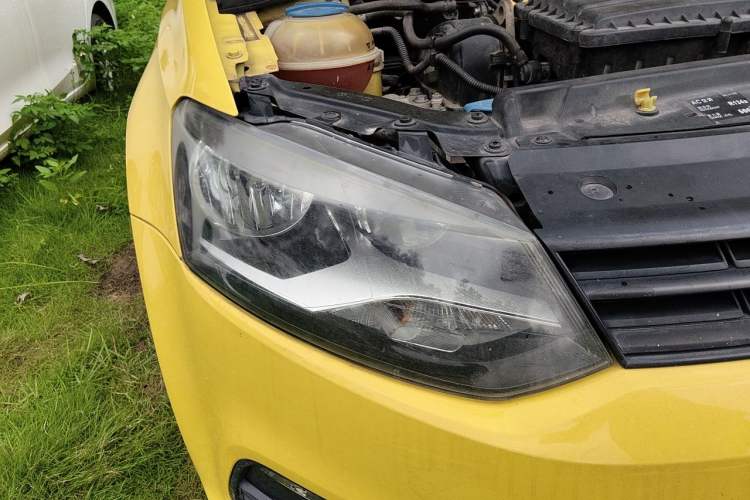 Used Volkswagen Polo 2014 1.4L Manual Fashion Edition Right Front Headlight