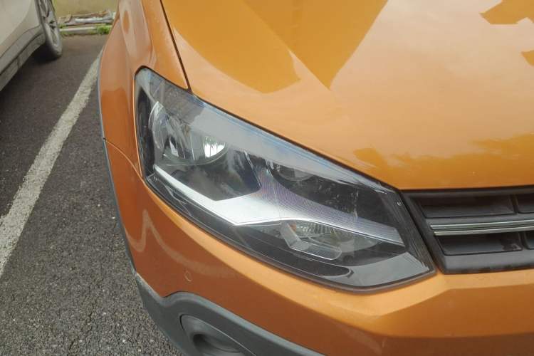 Used Volkswagen Polo 2014 1.6L Cross Polo Automatic Right Front Headlight