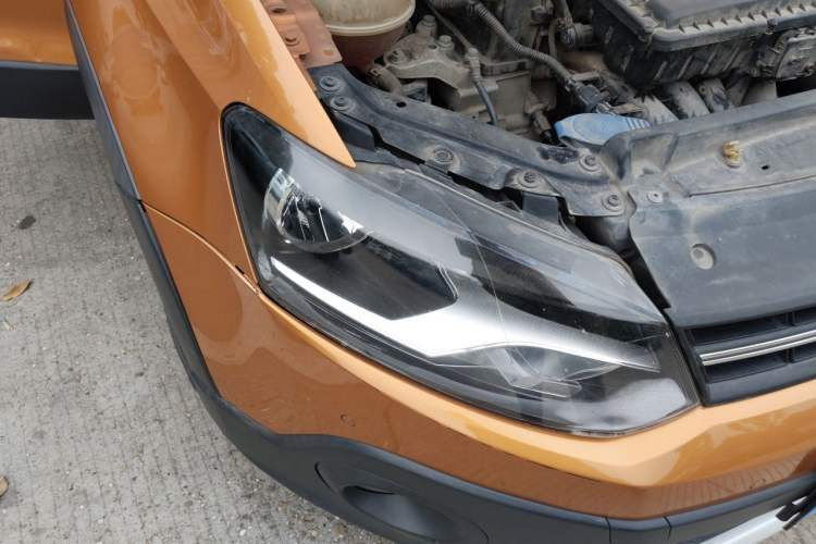 Used Volkswagen Polo 2014 1.6L Cross Polo Automatic Right Front Headlight