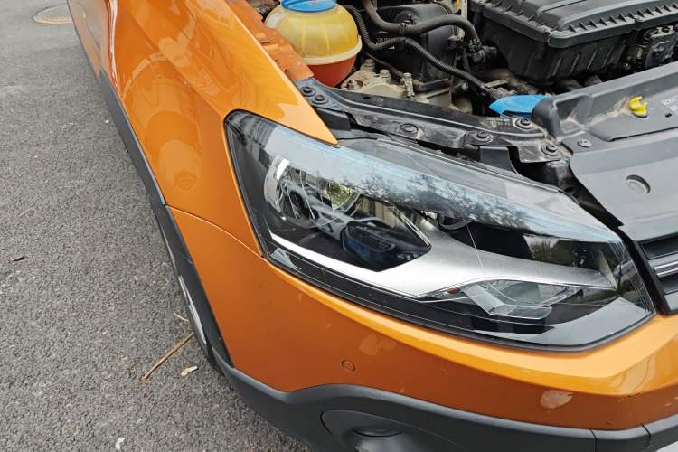 Used Volkswagen Polo 2014 1.6L Cross Polo Automatic Right Front Headlight