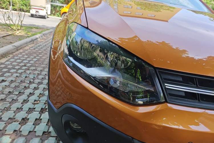 Used Volkswagen Polo 2014 1.6L Cross Polo Automatic Right Front Headlight