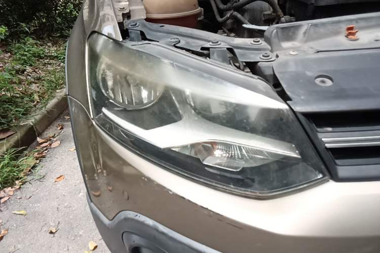 Used Volkswagen Polo 2014 1.6L Cross Polo Automatic Right Front Headlight
