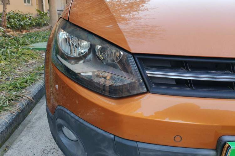 Used Volkswagen Polo 2014 1.6L Cross Polo Automatic Right Front Headlight