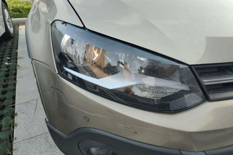 Used Volkswagen Polo 2014 1.6L Cross Polo Automatic Right Front Headlight