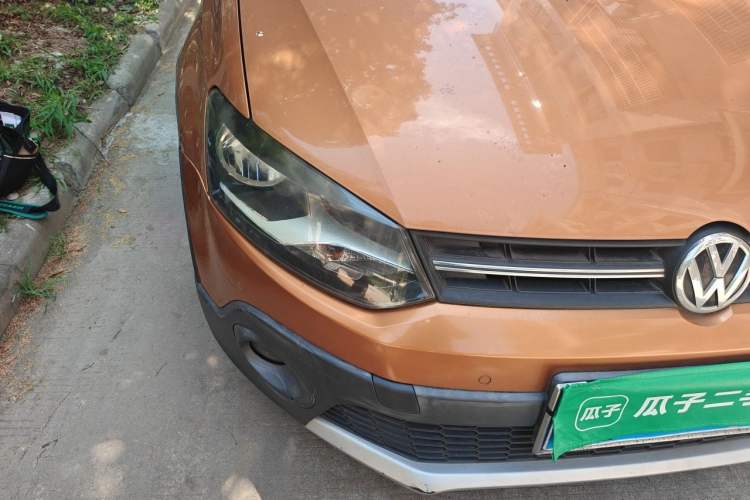 Used Volkswagen Polo 2014 1.6L Cross Polo Automatic Right Front Headlight
