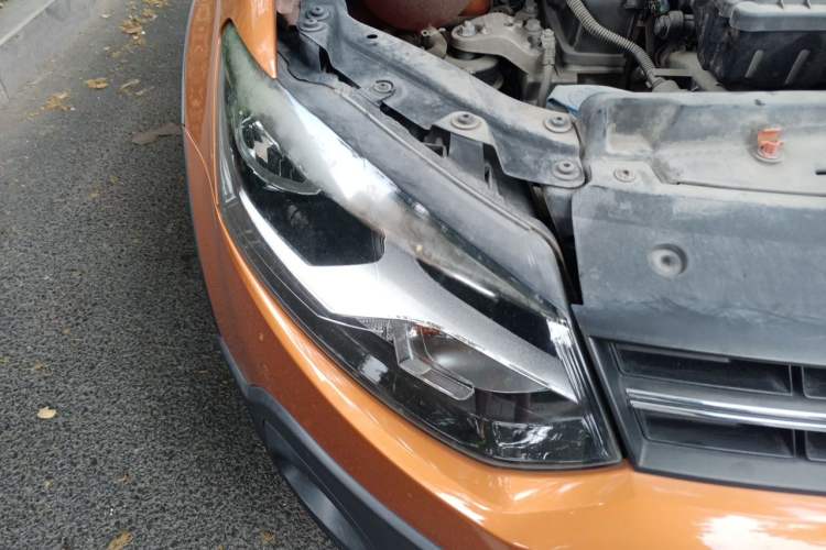 Used Volkswagen Polo 2014 1.6L Cross Polo Automatic Right Front Headlight