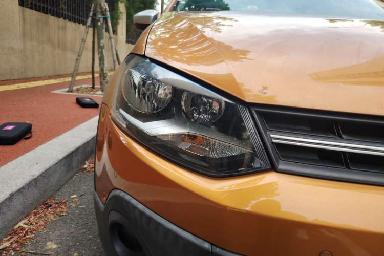 Used Volkswagen Polo 2014 1.6L Cross Polo Automatic Right Front Headlight