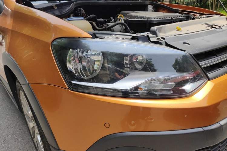 Used Volkswagen Polo 2014 1.6L Cross Polo Automatic Right Front Headlight