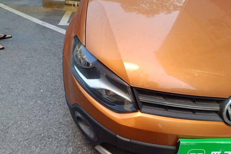 Used Volkswagen Polo 2014 1.6L Cross Polo Automatic Right Front Headlight