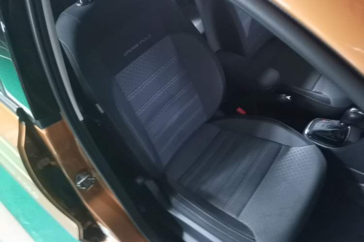 Used Volkswagen Polo 2014 1.6L Cross Polo Automatic Right Front Seat