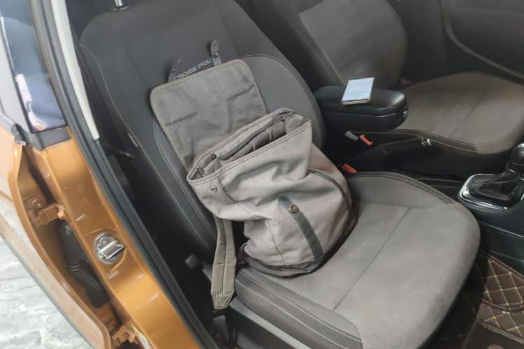 Used Volkswagen Polo 2014 1.6L Cross Polo Automatic Right Front Seat