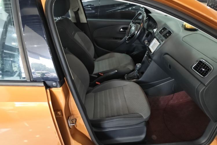 Used Volkswagen Polo 2014 1.6L Cross Polo Automatic Right Front Seat