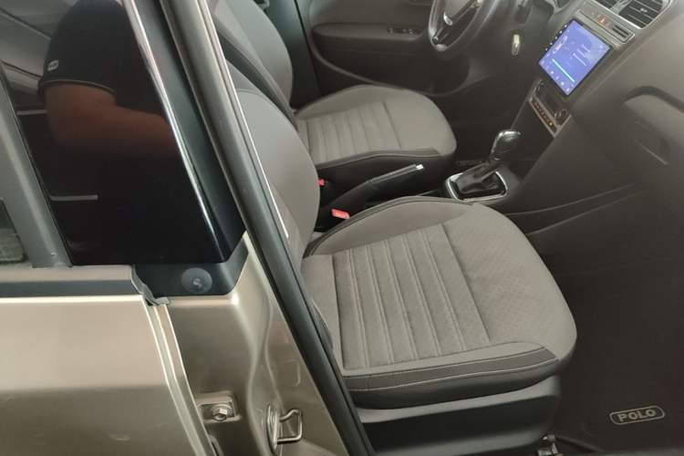 Used Volkswagen Polo 2014 1.6L Cross Polo Automatic Right Front Seat