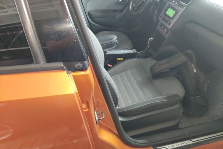 Used Volkswagen Polo 2014 1.6L Cross Polo Automatic Right Front Seat